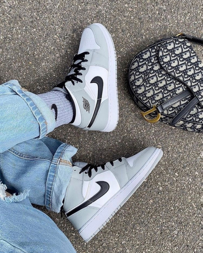 Air Jordan 1 Mid Light Smoke Grey