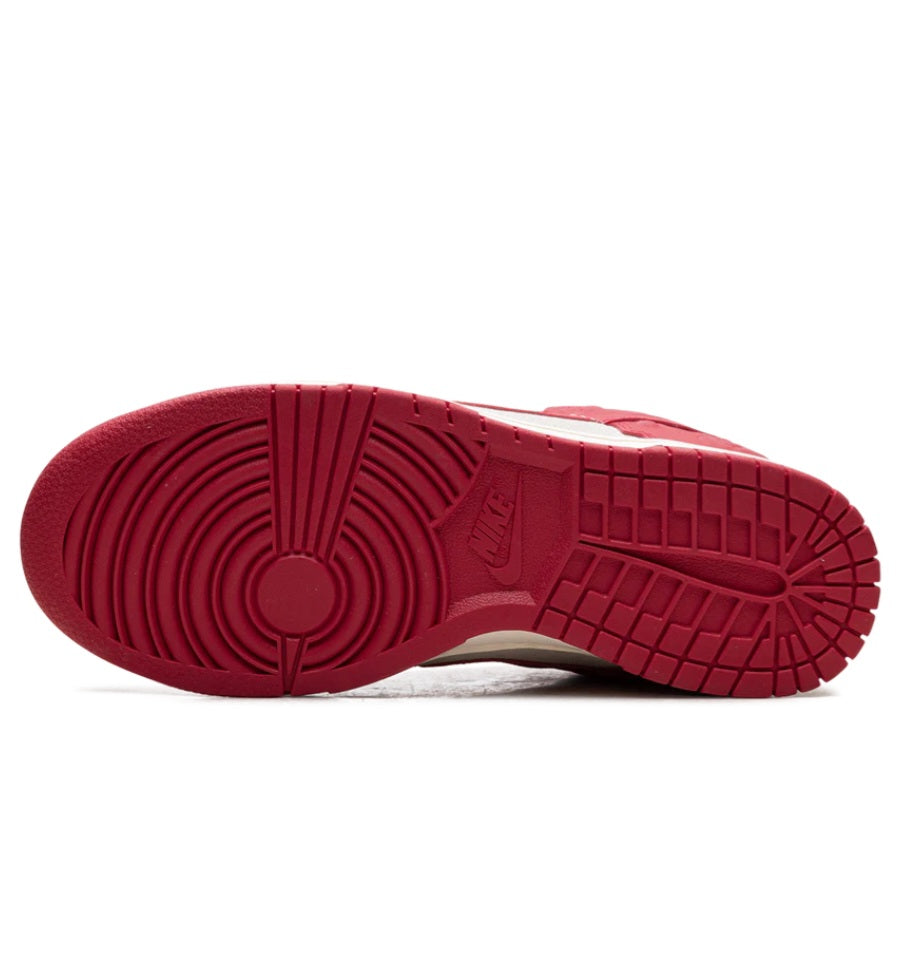 Nike Dunk Low WMNS "Red Roses"